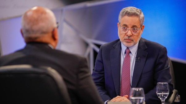 2 DURANTE ENTRVISTA CON PABLO MKINNEY