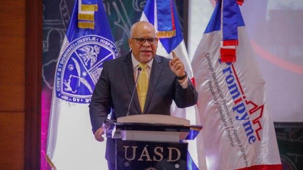 2 Entrega De Certiciado A Gomez Mazara