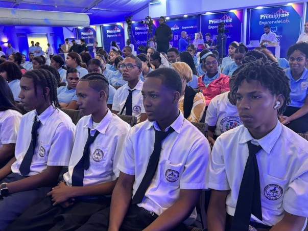 Estudiantes Aprendiendo De Las Conferencias Estudiantes Aprendiendo De Las Conferencias