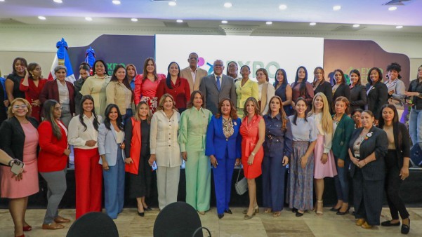 Foto Grupal Del Desayuno Empresarial Foto Grupal Del Desayuno Empresarial