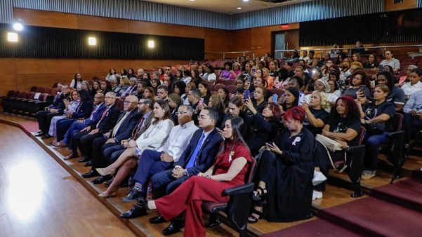 Publico En UASD Durante Reconocimiento